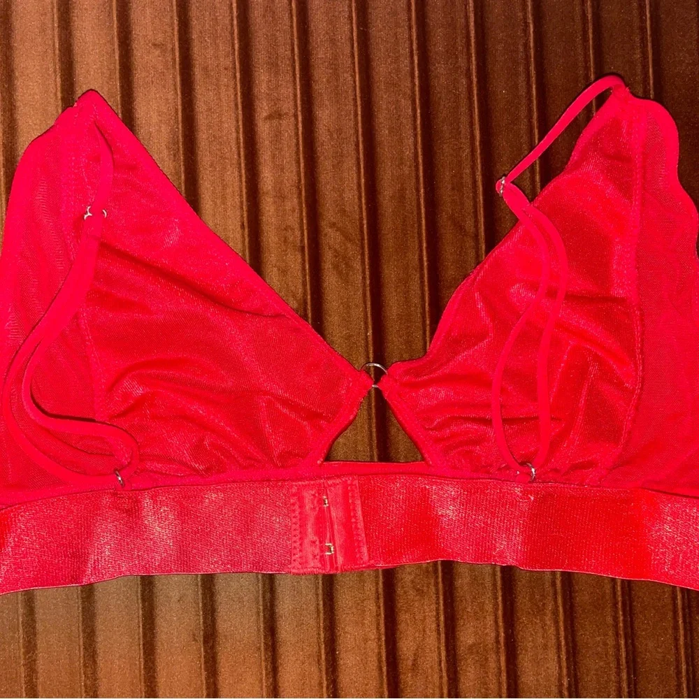 Red triangle bralette - Picture 4 of 5